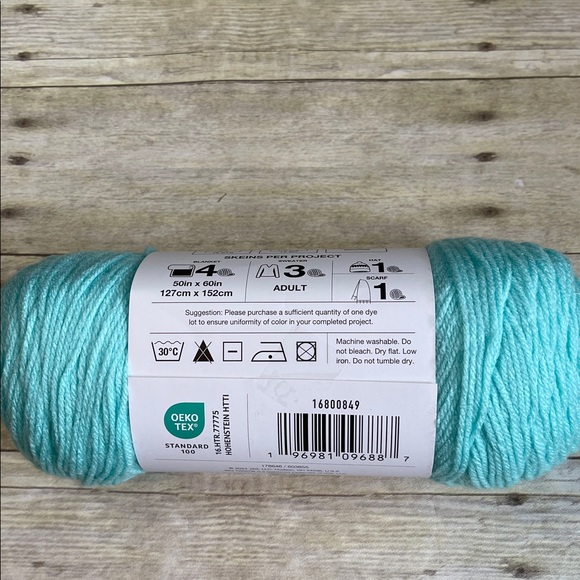 Big Twist Aqua Yarn 6 Oz - Picture 4 of 7